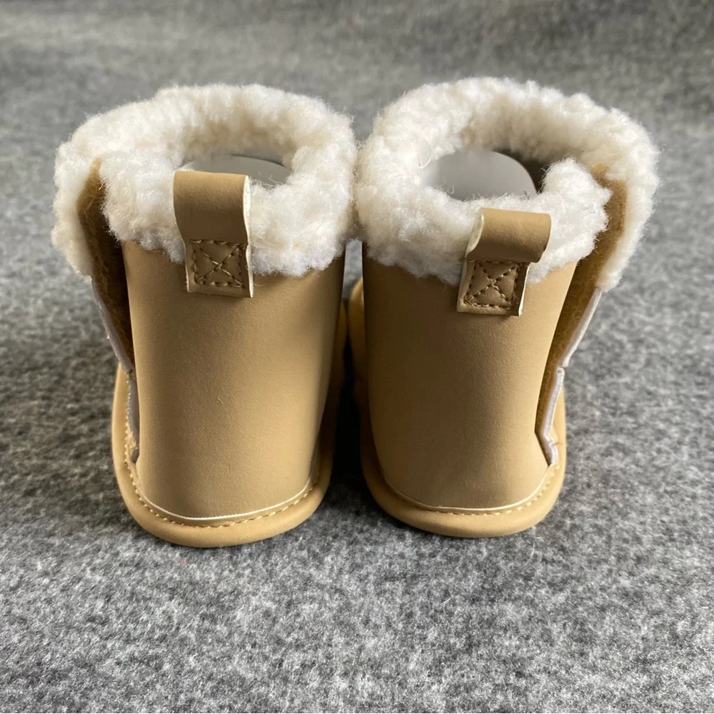 Carter’s Baby Shoes Size 0-3 Months Cozy Tan Baby Booties with White‎ Fleece New